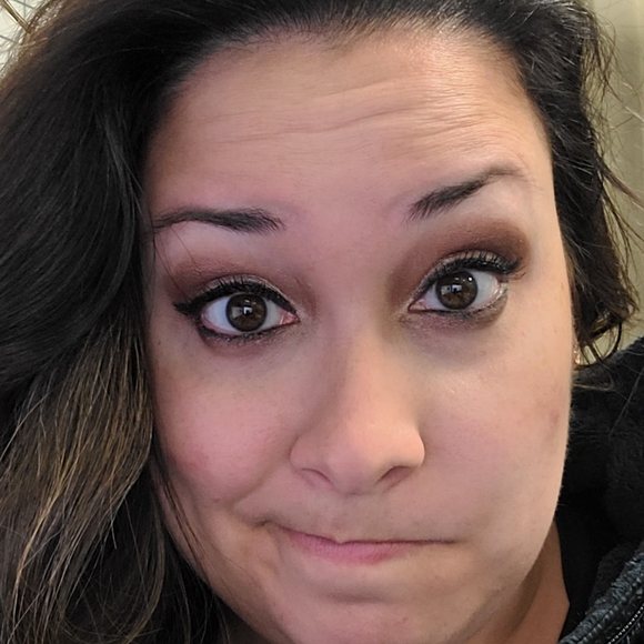 Meet your Posher, Sharon - Picture 3 of 3